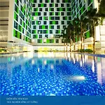 Republic Airport Apartment Free Swimming Pool