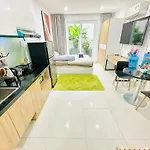 Spacious & Modern Balcony 1Br With Desk