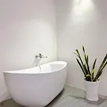 December Homestay Studio 2