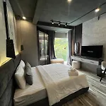 Simmi Signature Hotel & Apartment