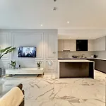 Metropole Thu Thiem - Luna Apartment - Chic, Unbeatable Location, Great Value!!!