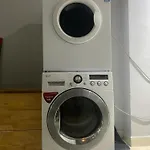 Peanuts Home - Spacious Double Room, Full Amenities
