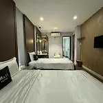 M&H Hotel