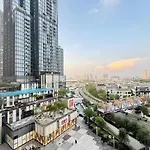 The Suite Landmark Saigon Riverside Apartment
