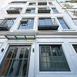 Lyn House