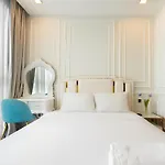 Landmark Premier Apartment