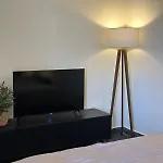 Soothing Getaway Spacious Studio W Kitchen In D1