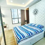 Linda Apartment-Icon56-District4-3Mins To Center Dtrc1- Infinity Pool- Awesome Rooftop