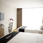 Avanti Hotel