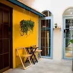Kha Hostel & Cafe