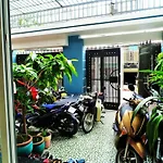 Gowhere Airport Homestay