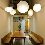 Meow Hotel & Cafe