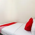 Oyo 438 Small Bay Hotel