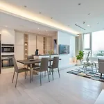 Leman Luxury Suite With Rooftop Pool & Gym