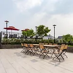 Cozoro Home 4 - Luxury Apartment 2Br & Free Pool & Gym