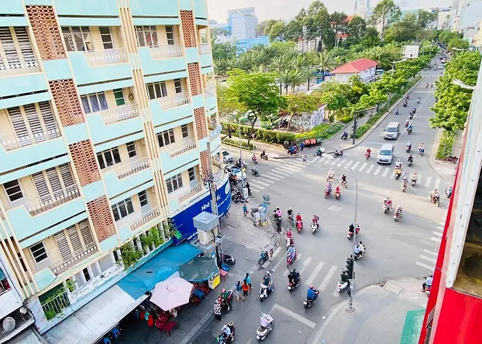 Home Away Do Quang Dau- Homestay, City Center, D1