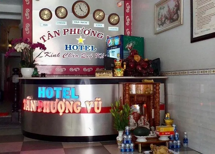 Tan Phuong Vu Hotel - 740/3 Su Van Hanh, Q10 - By Bay Luxury