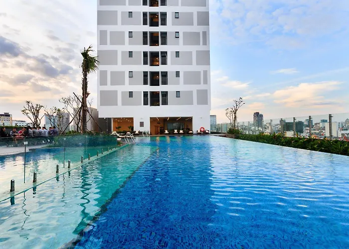 Central Business District Rivergate Apartment - Free Pickup & Pool