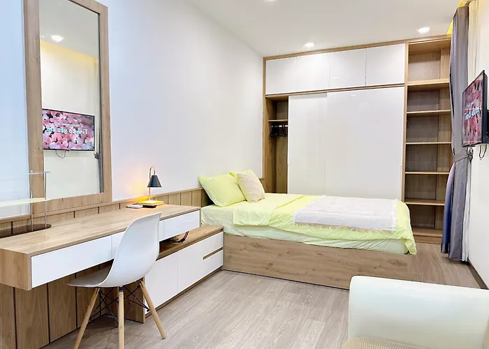 Riverside House Near Airport. Suite Co Phong Khach Rieng