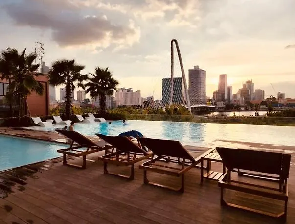 Luxury Fully Equipped Residence In Heart Of City
