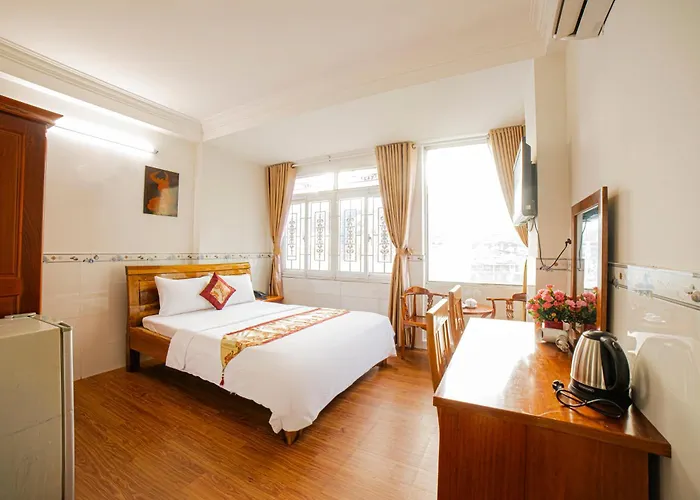Diamond Hotel Cmt8 - Gan Am Thuc Dem Sai Gon