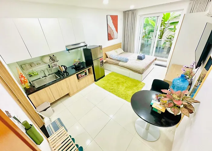 Spacious & Modern Balcony 1Br With Desk