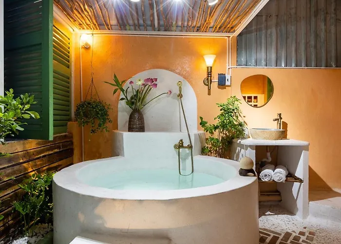 City Center - Rooftop Homestay - Outdoor Bathtub