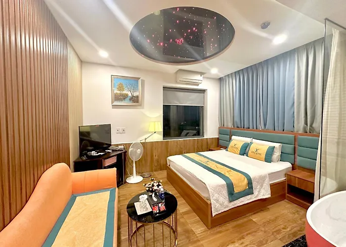 Love Hotel Hoc Mon