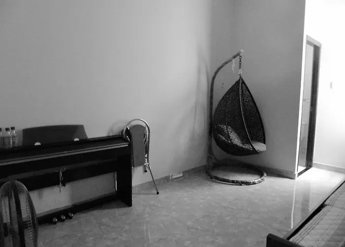 Gowhere Airport Homestay