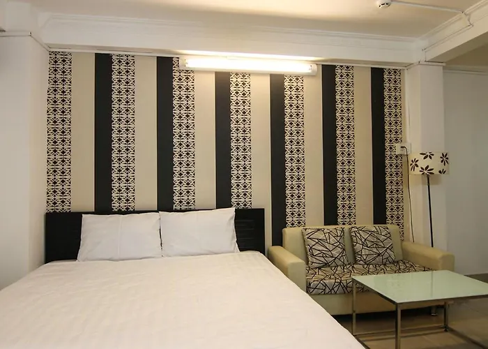 Smiley Apartment 1