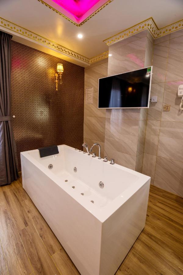 Hanz Cuong Thanh 3 Lux & 4*