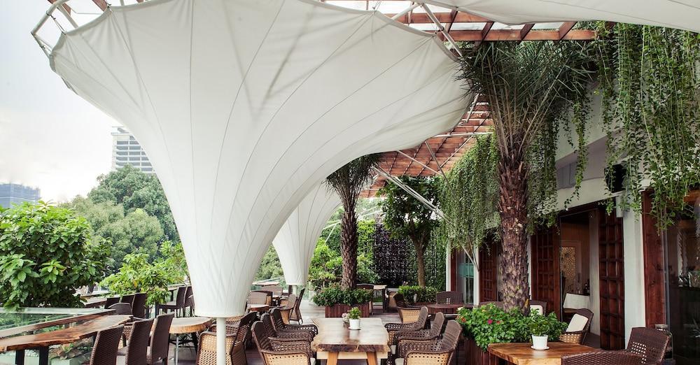 Lotus Saigon 4*