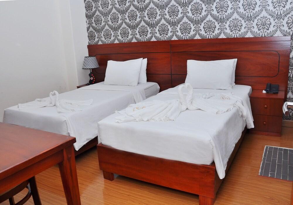Queen - Ben Thanh Market Hotel 3*