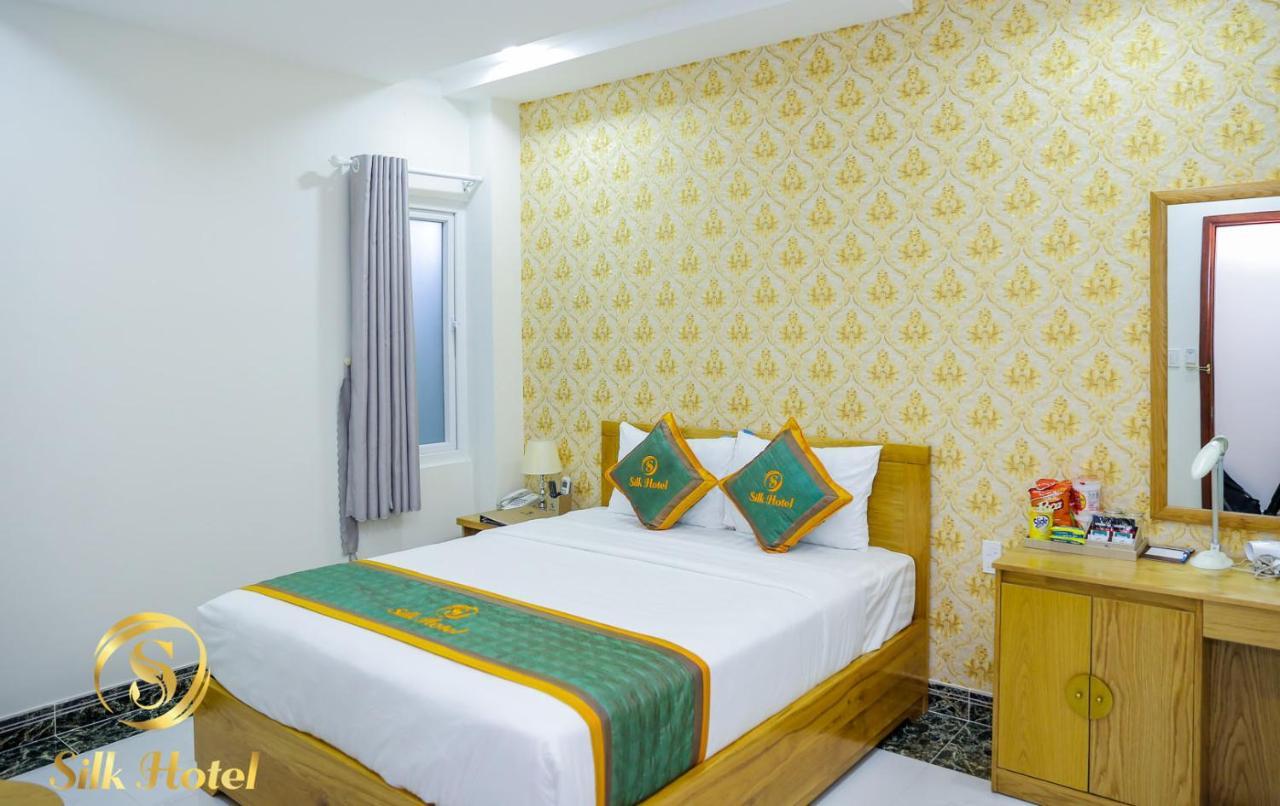 Silk Near Tan Son Nhat Airport