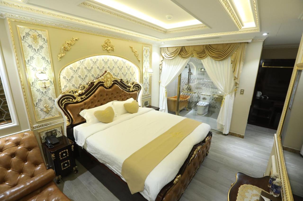 Love hotel Rosa *
