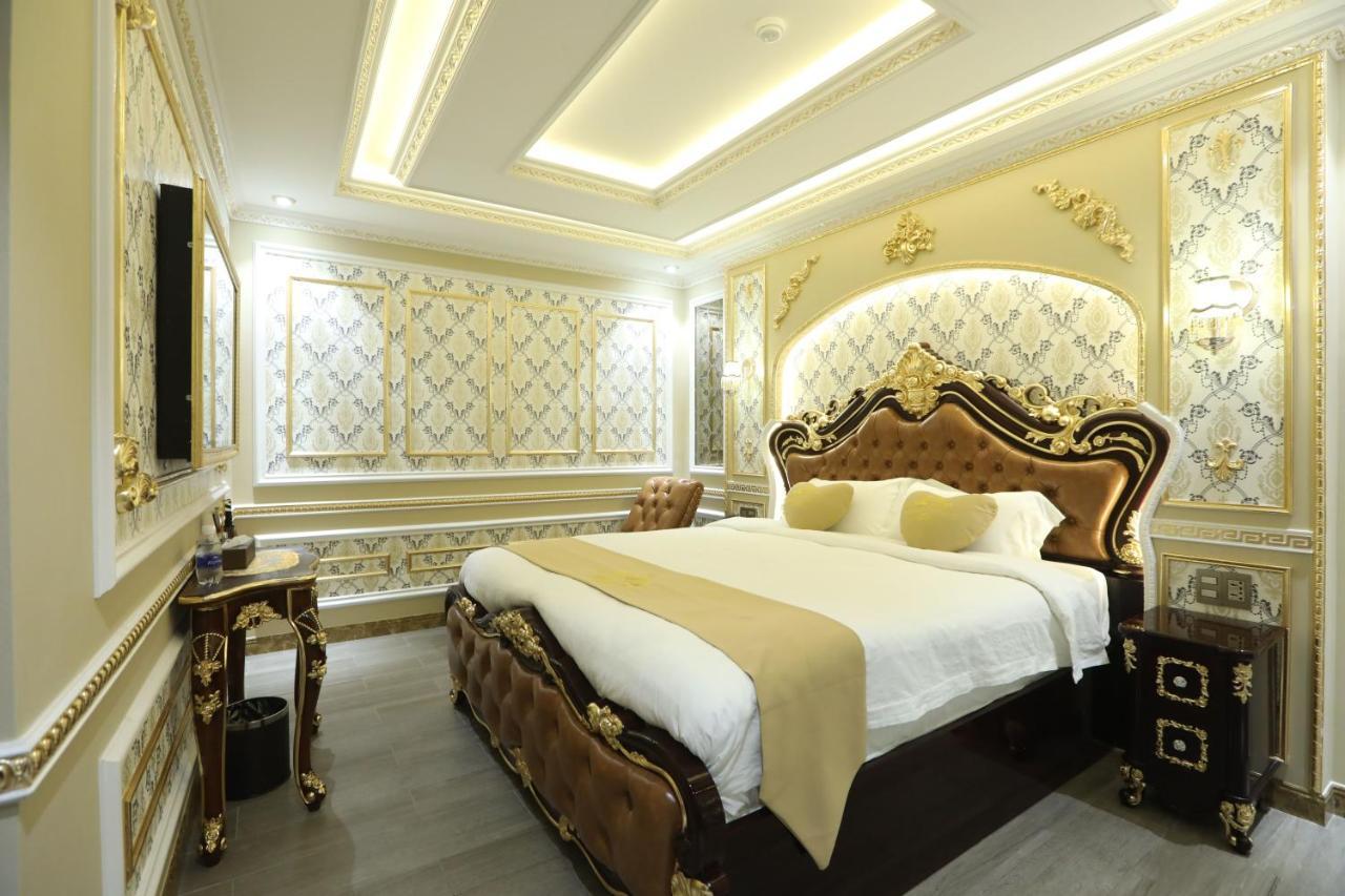 Love hotel Rosa *