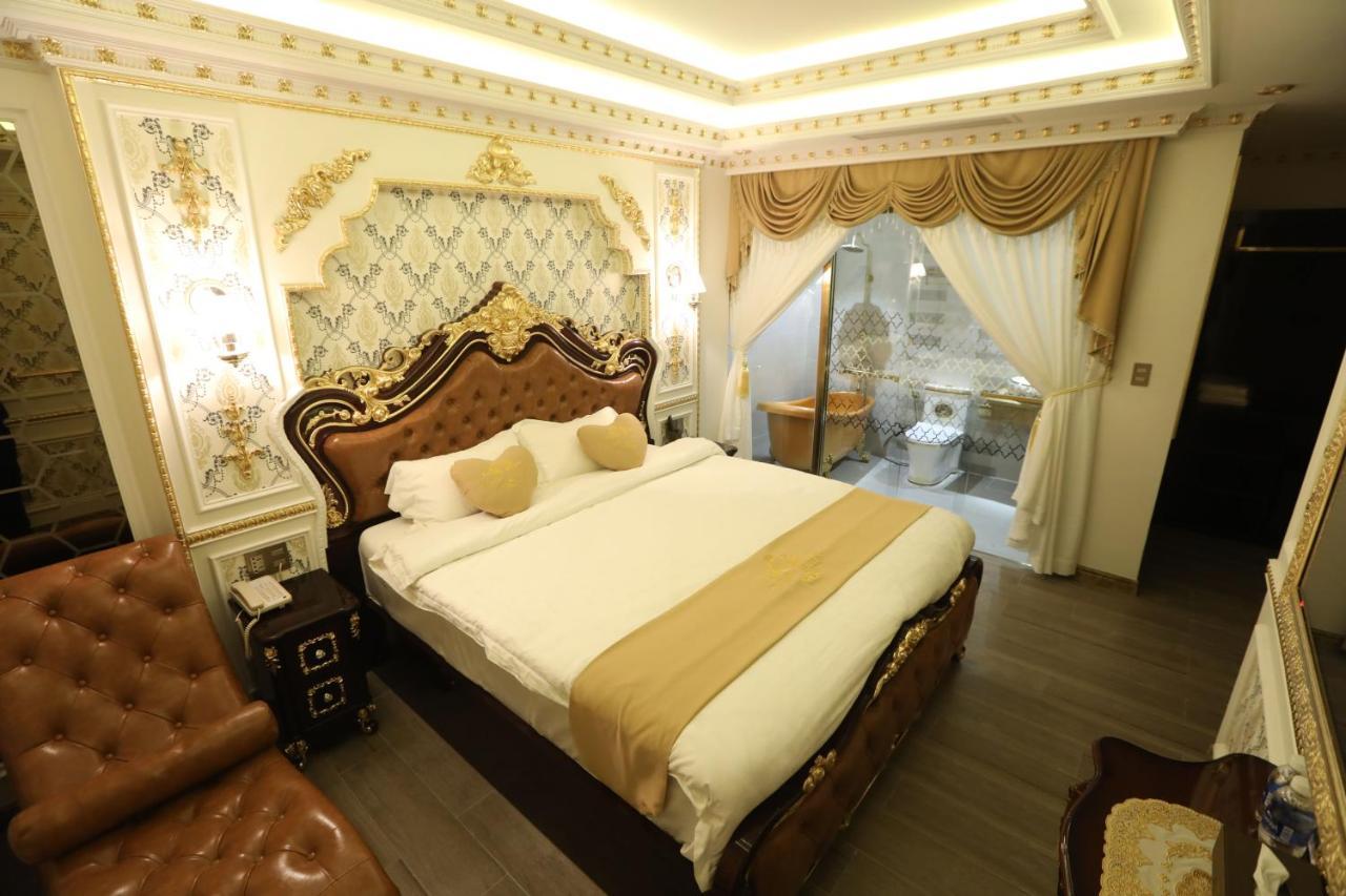 Love hotel Rosa *