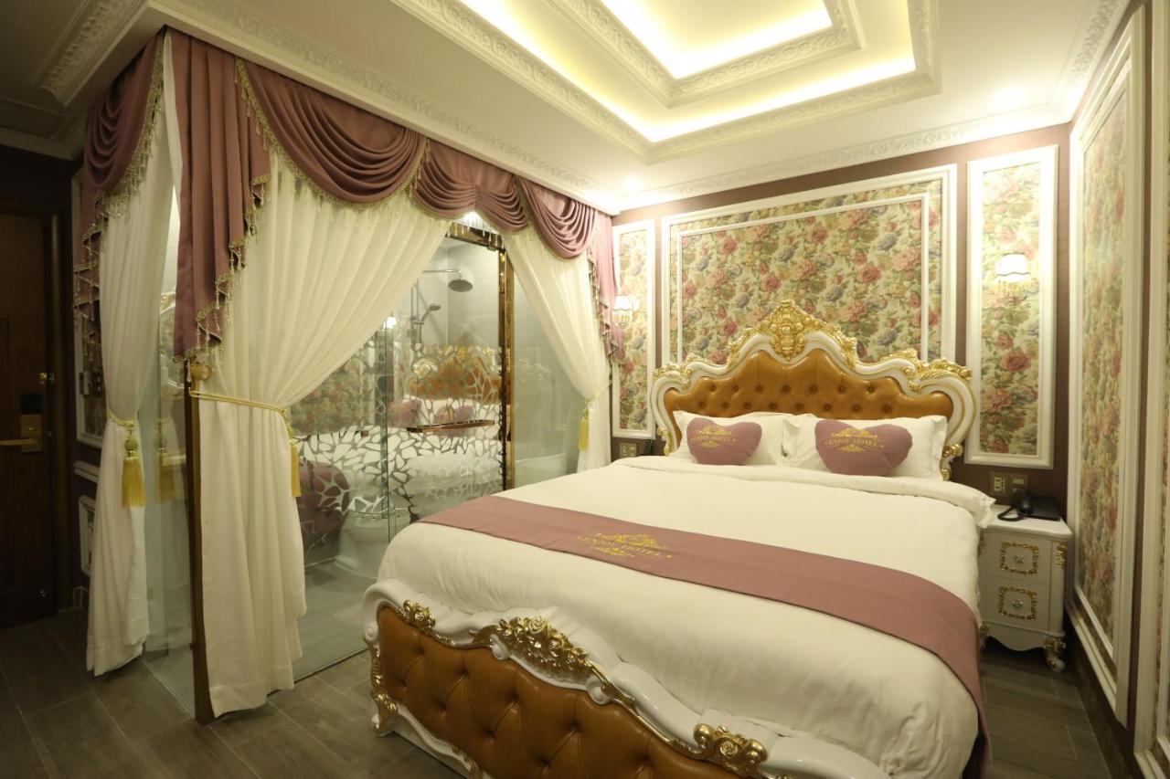 Rosa * Ho Chi Minh City