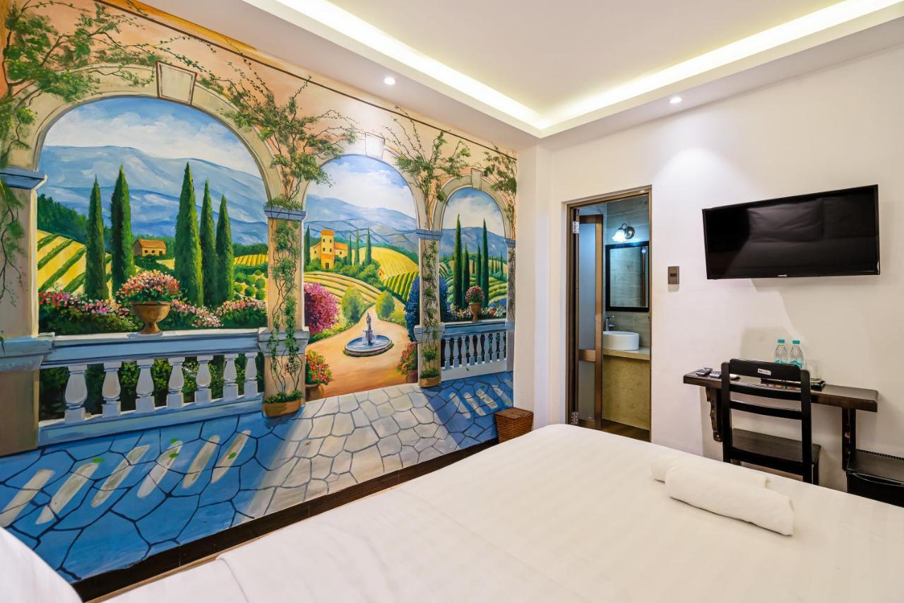 Hotel Lotus Laverne