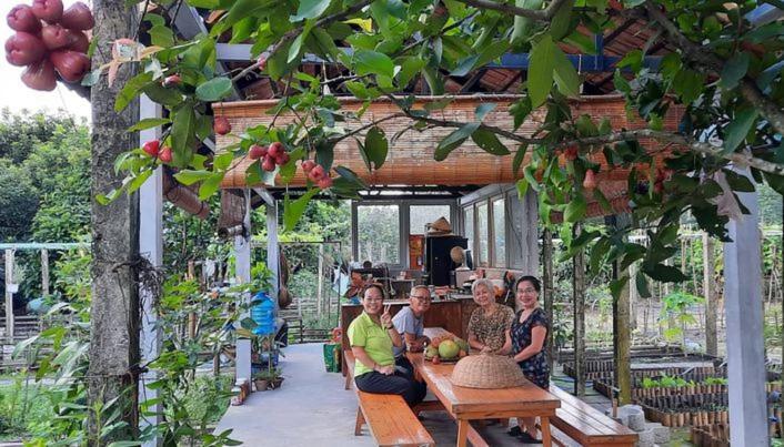 Vuon Nha Ngoai Garden Homestay
