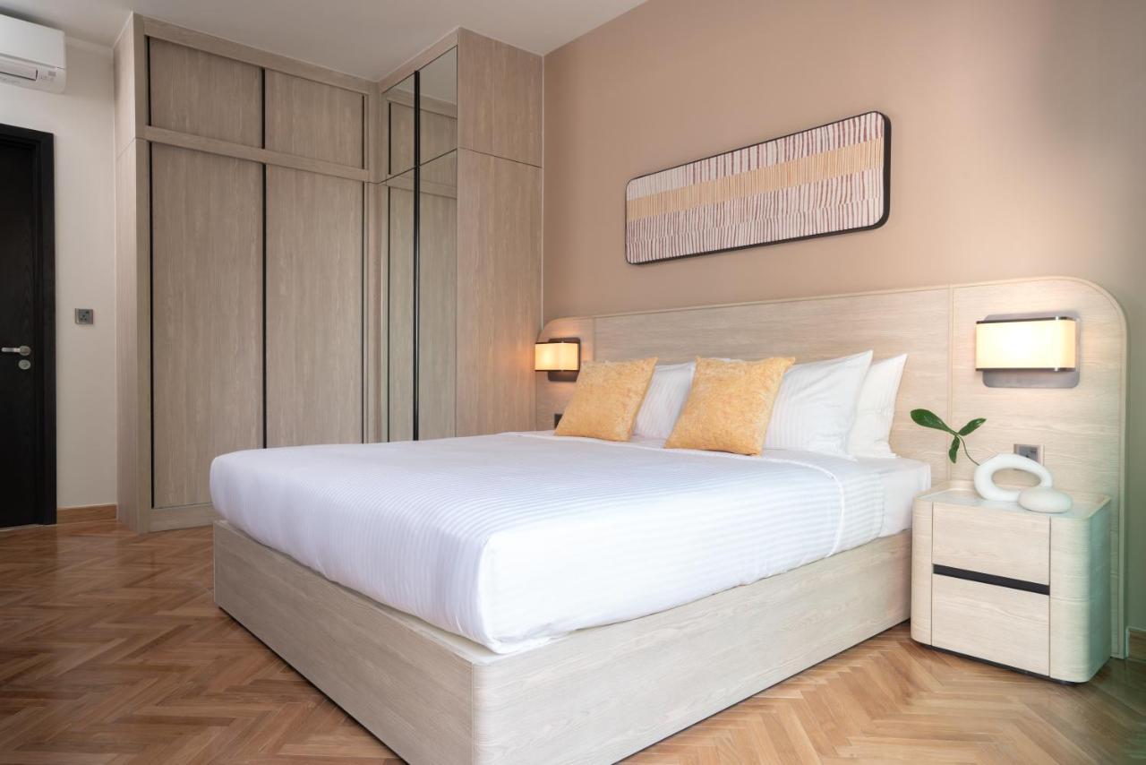 Somerset Feliz Apartment *
