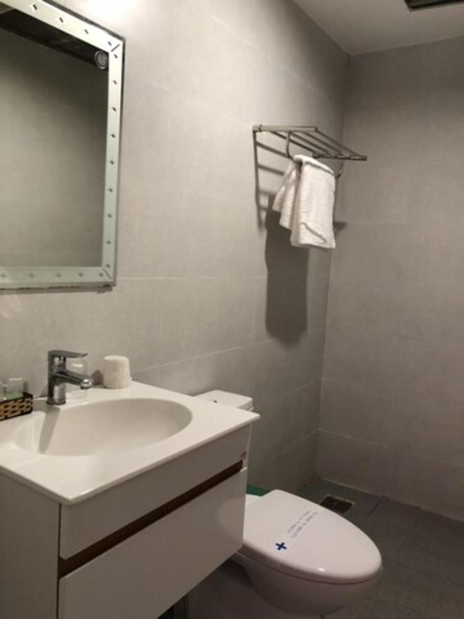Hotel Quynh Huong Ho Chi Minh City