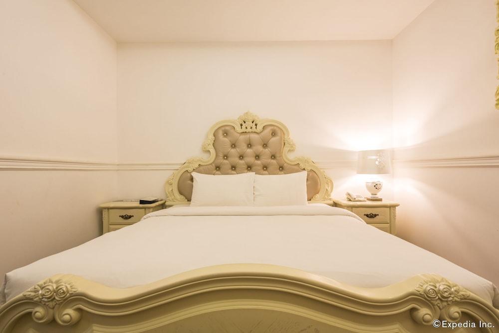 Me Saigon Boutique Hotel