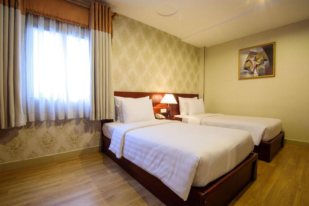 Park Saigon Hotel