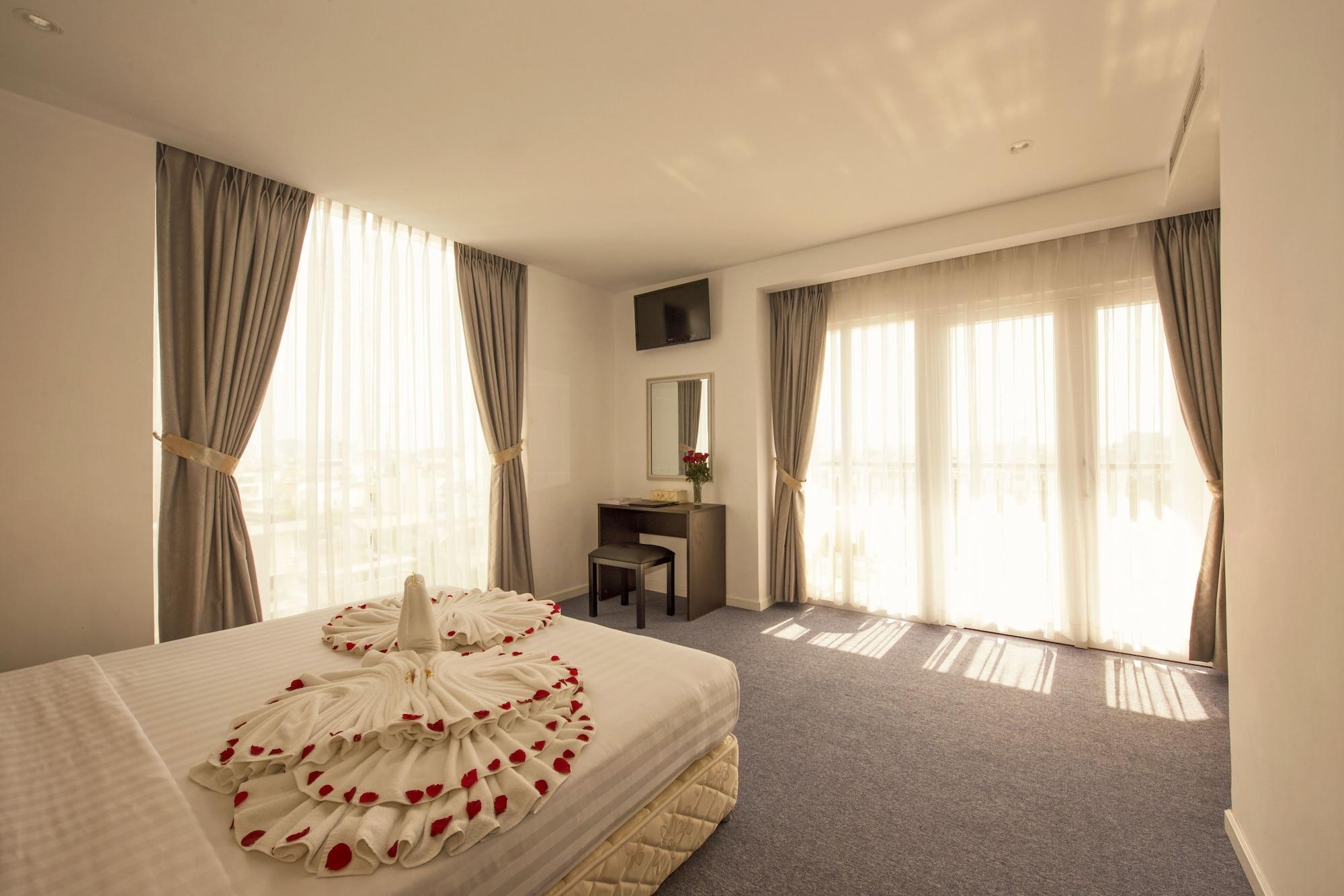Hotel Golden Crown