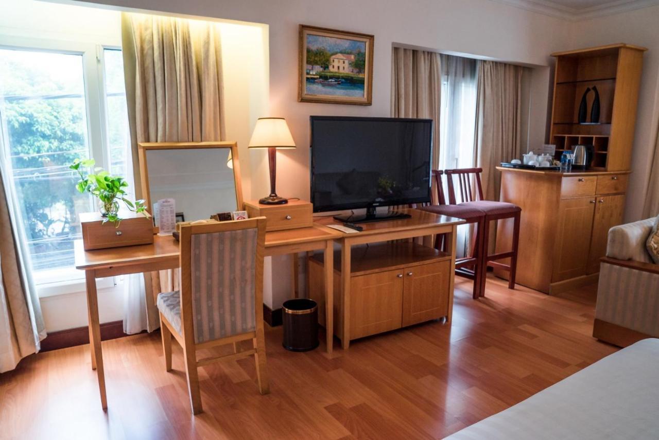 Hotel First 4*