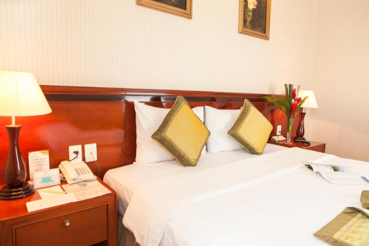Hotel First 4*