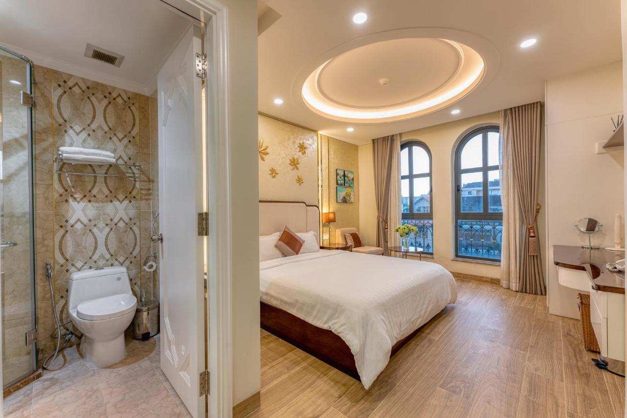 Golden Tree & Hotel 3*