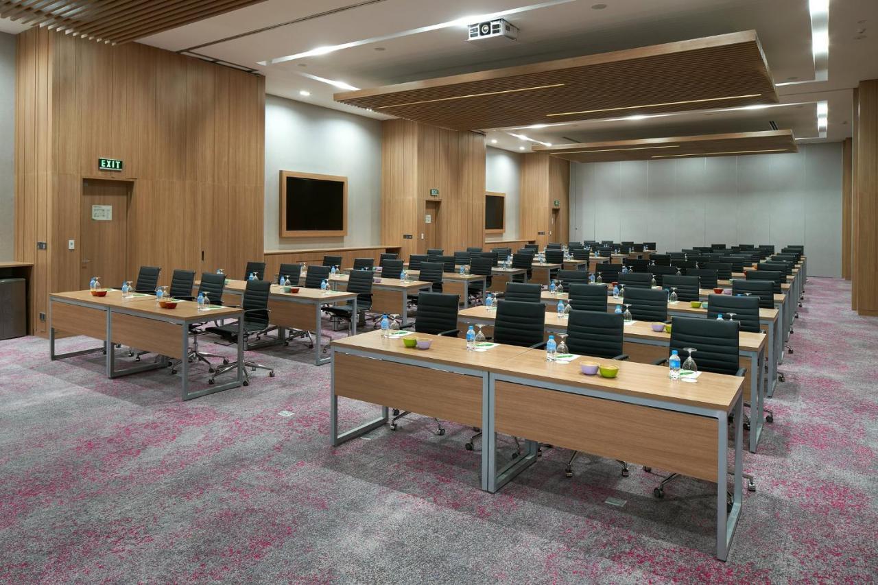 Hotel & Saigon Airport By Ihg