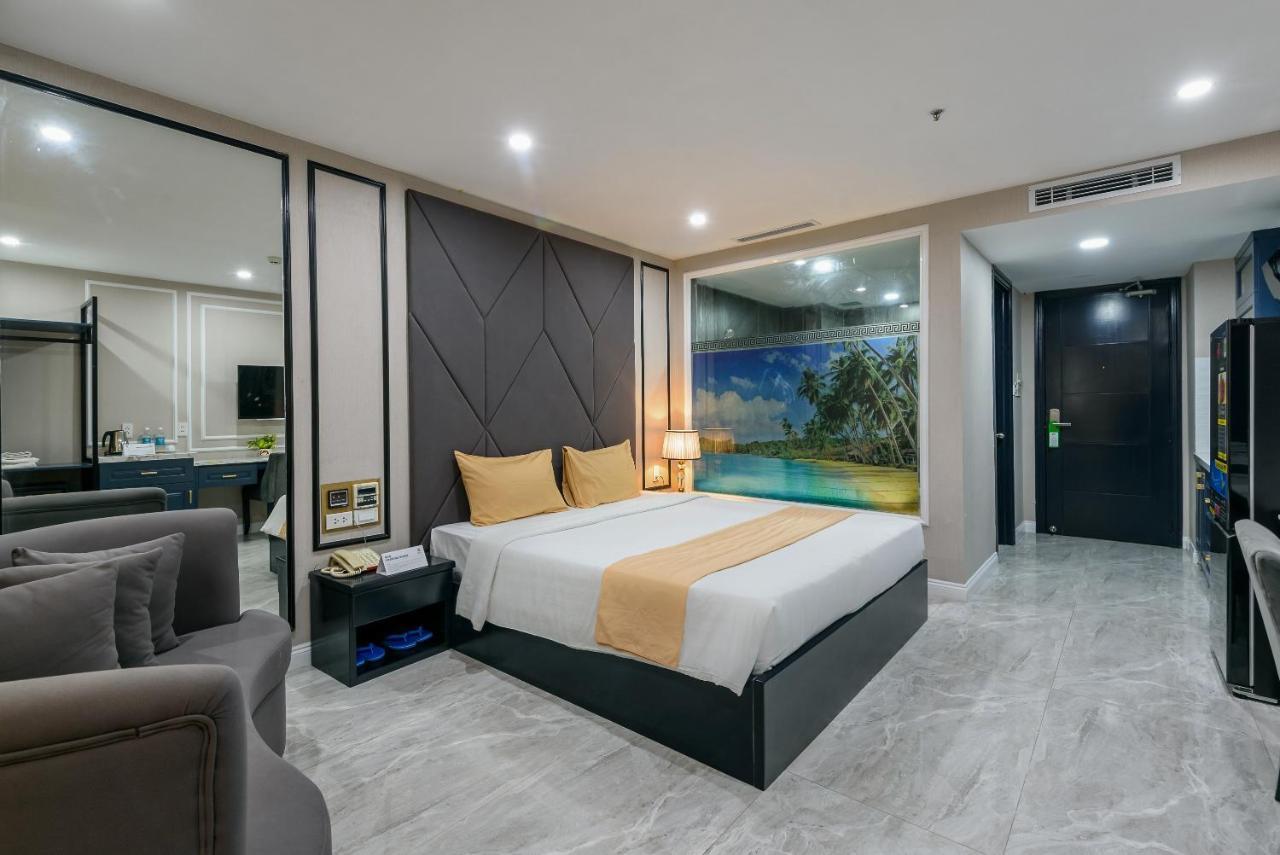 Cozrum Lux - The Arrivals * Ho Chi Minh City
